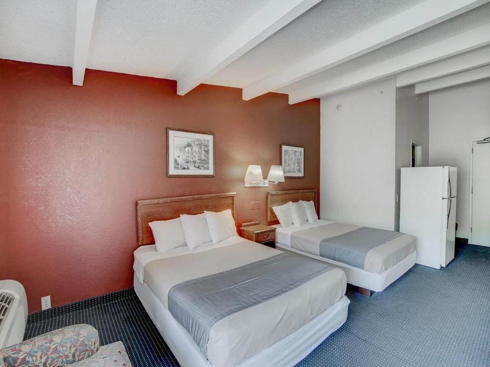 Double Room with Two Double Beds - Non-Smoking interior