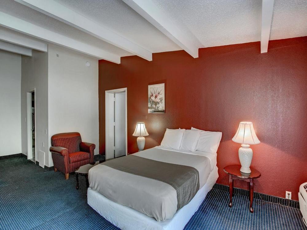 Queen Room - Non-Smoking interior